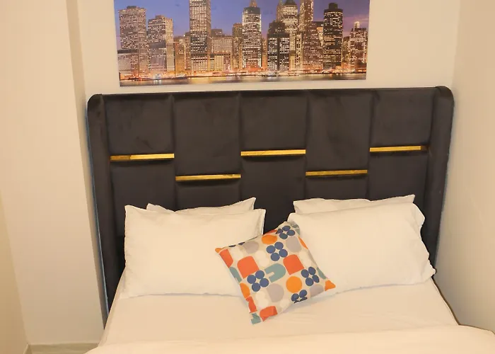 The מלון דירות 3*